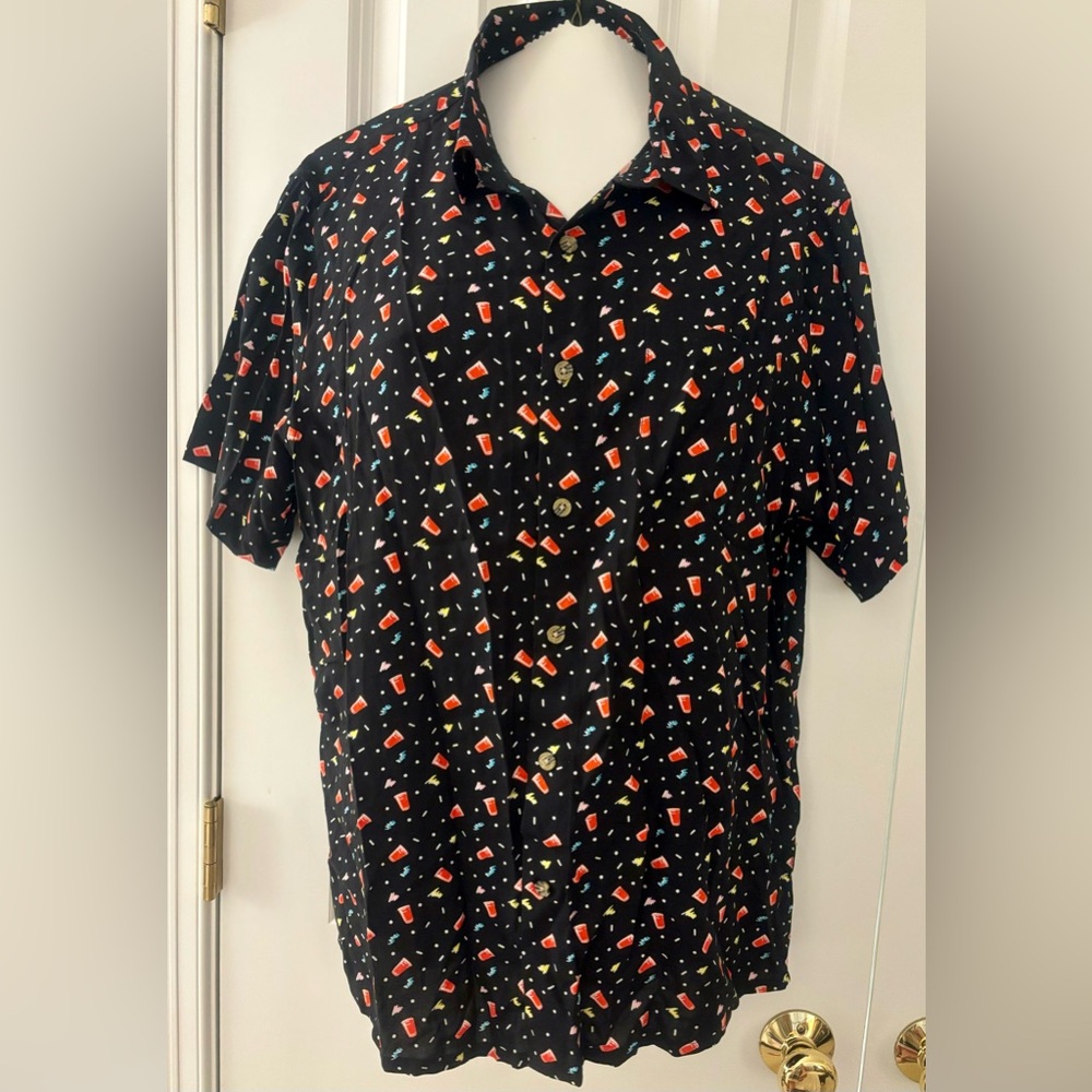 Visitor Premium women’s sz L red Solo cup button-down, short sleeve shirt, EUC